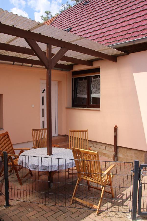 Landhaus "Zum Frosch" Kalbsrieth Buitenkant foto
